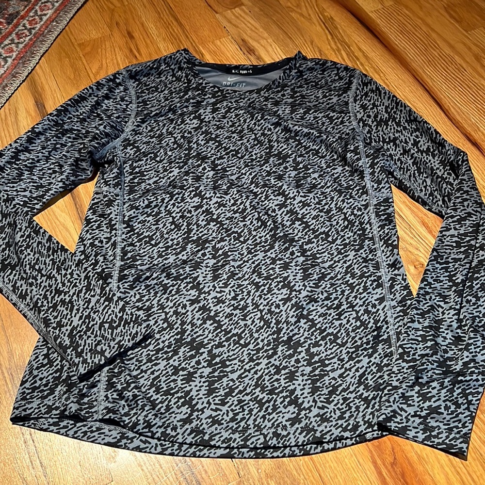 Nike running shirt size medium perfect condition
